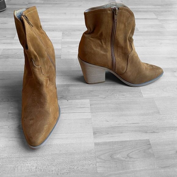 ABOUND Courtnee Western
Bootie Tan Chestnut Size 9 New - Picture 3 of 6